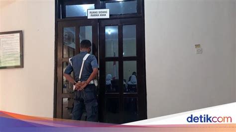 sma bugil|7 Fakta Siswa SMA Mojokerto Sebar Foto Bugil Pacar Usai